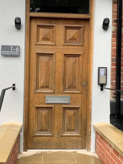 Large, Newly Renovated, Three Bedroom Town Centre Split Level Apartment With Free Parking, Sleeps Seven - Walking Distance To Beach ボーンマス エクステリア 写真