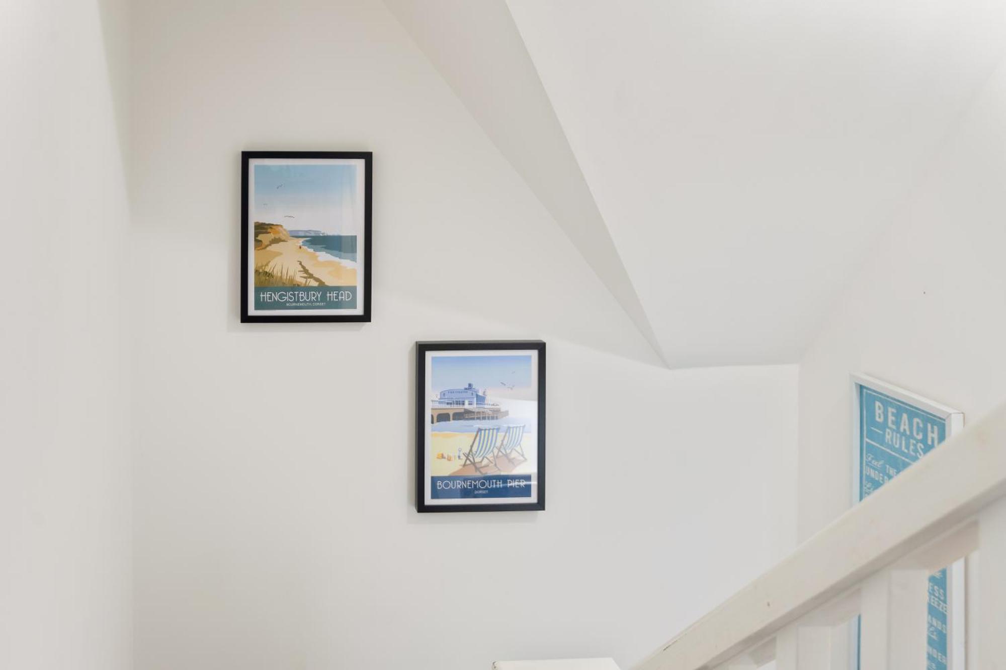 Large, Newly Renovated, Three Bedroom Town Centre Split Level Apartment With Free Parking, Sleeps Seven - Walking Distance To Beach ボーンマス エクステリア 写真