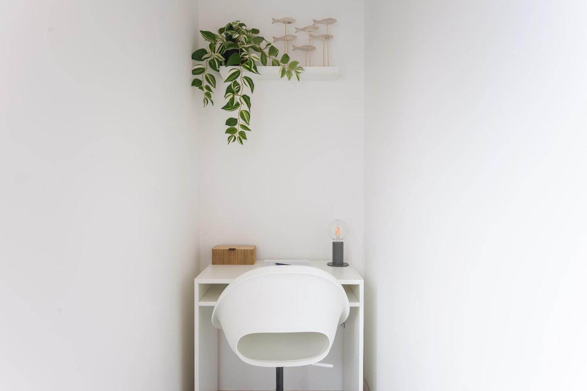 Large, Newly Renovated, Three Bedroom Town Centre Split Level Apartment With Free Parking, Sleeps Seven - Walking Distance To Beach ボーンマス エクステリア 写真